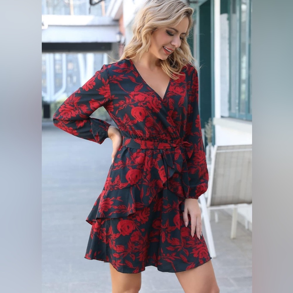 Elegant Floral Dress ✨ Black and Red 🌺 HP! ✨